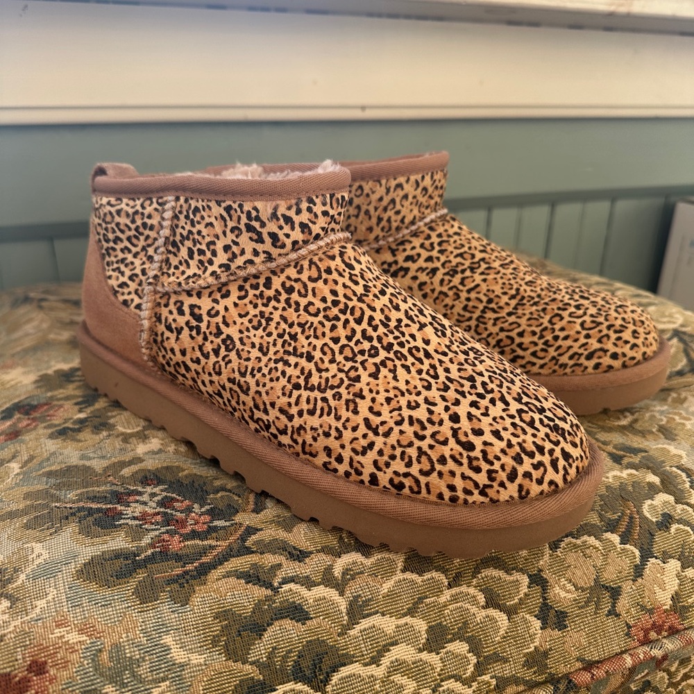 Women's Ultra Mini Speckles Slip-On Booties, size 7